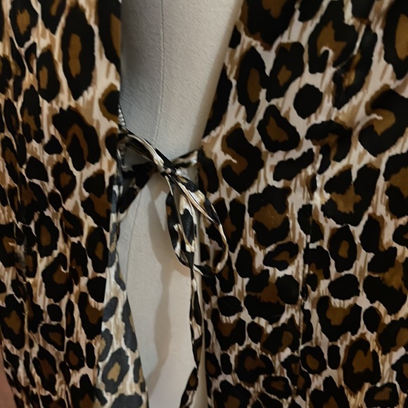 Ambrielle Robe - Picture 5 of 7